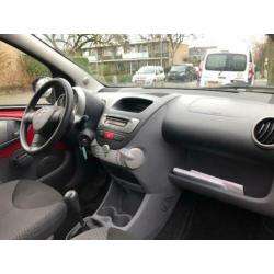 Toyota Aygo 1.0-12V Comfort 2010 5-deurs! NAP! Rijdt keurig!