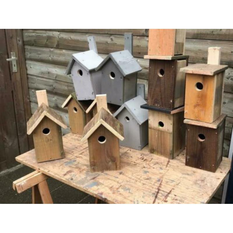 Vogelhuisjes mezenkast tegen processierups