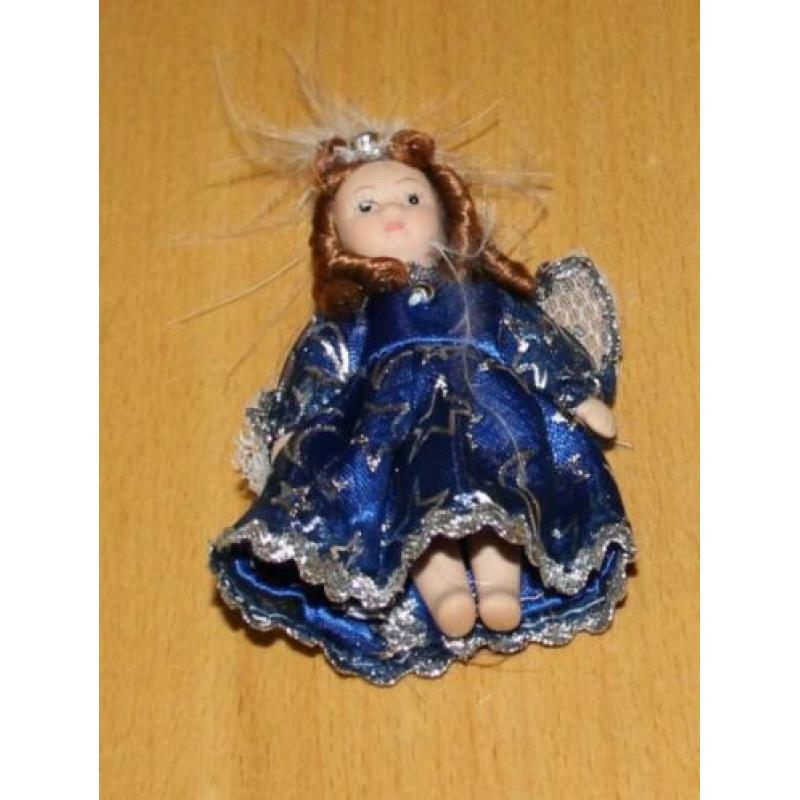 Nieuw in doosje - Porseleinen popje- 8 cm - 104203/4/5/6/7