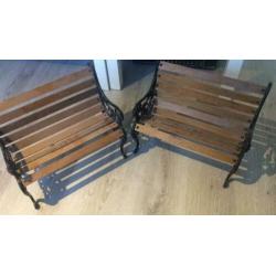 19 poppen, kinderwagen, stoeltjes, standaards, bankjes