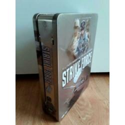 DVD box: Strike Force: Land (4 DVD's in metalen blik)