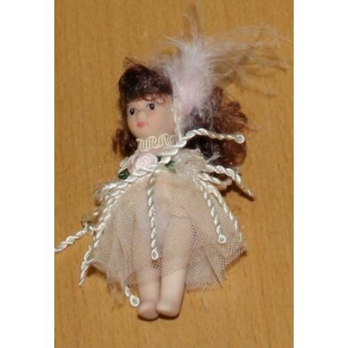 Nieuw in doosje - Porseleinen popje- 8 cm - 104203/4/5/6/7