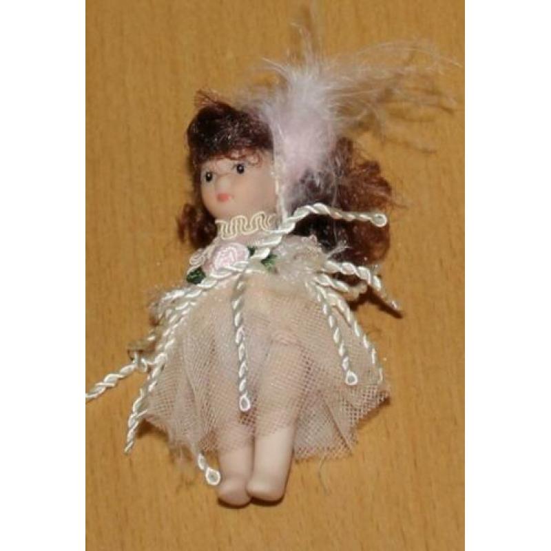 Nieuw in doosje - Porseleinen popje- 8 cm - 104203/4/5/6/7