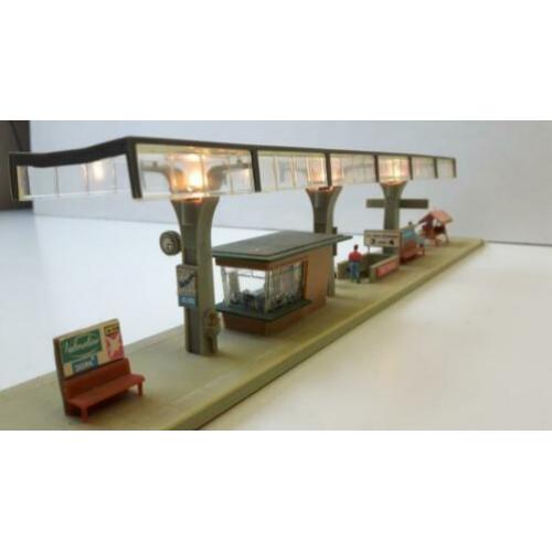 FALLER B-188 H0 perron met verlichting lengte 48,5 cm