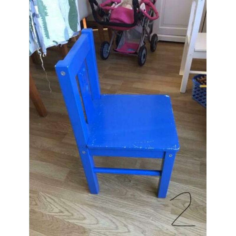 2 blauwe stoeltjes