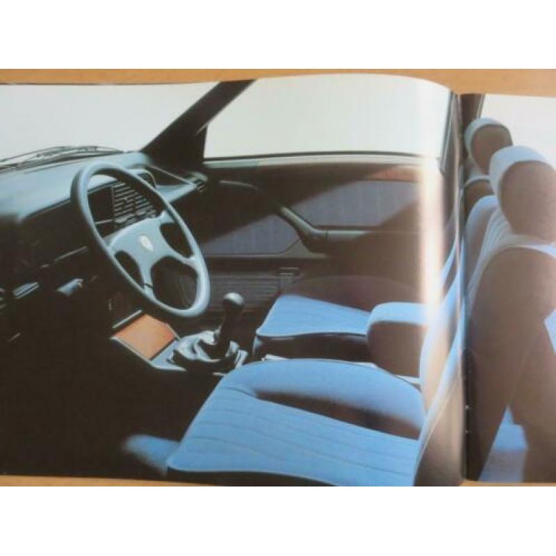 luxe folder Lancia Thema uit 1988 met oa Turbo 16V en i.e.