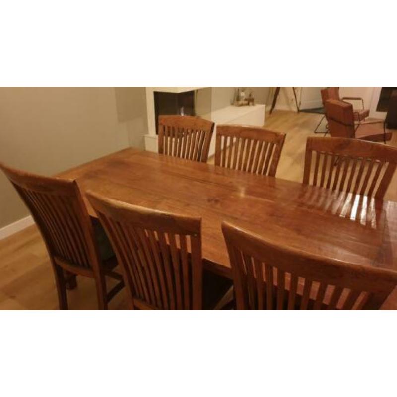 Teakhouten eettafel met 6 bijpassende stoelen