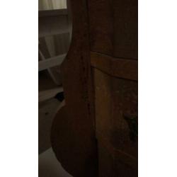 Klassiek brocante buikkastje