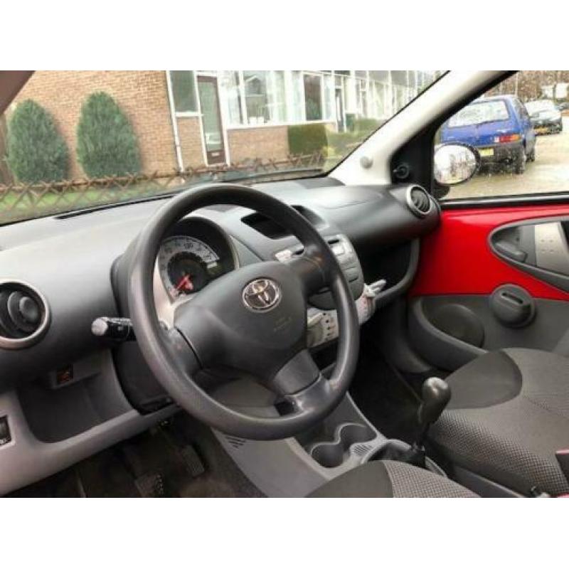 Toyota Aygo 1.0-12V Comfort 2010 5-deurs! NAP! Rijdt keurig!
