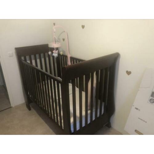 Pottery Barn donkerbruin ledikant + commode