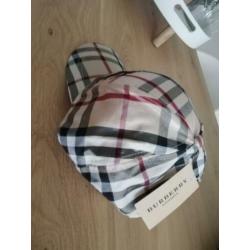 Burberry licht bruin beige pet nw ongedragen