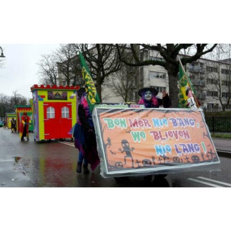 Straatshow carnaval – kastelen karren - rijdende wagen