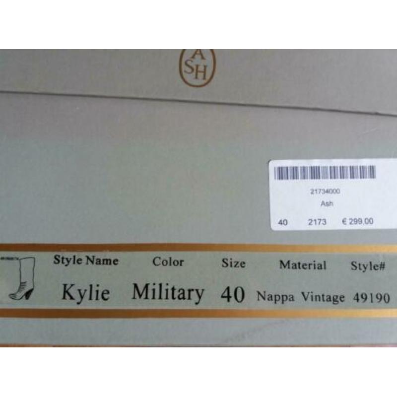Nieuwe leren laarzen van het merk Kylie.