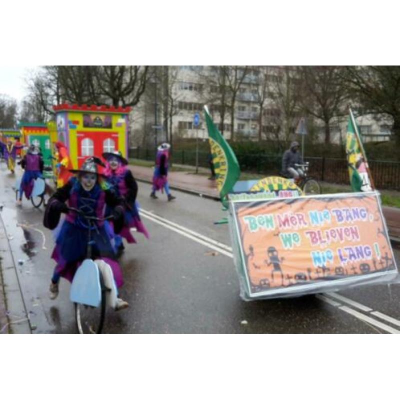 Straatshow carnaval – kastelen karren - rijdende wagen