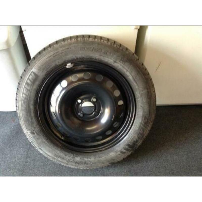 1 velg met band nieuw 16" inch