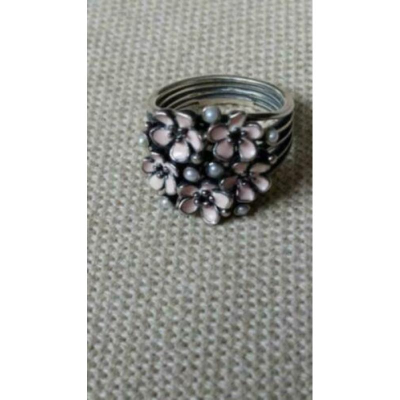 Mooie ringen (2 van Pandora), nieuwstaat, maat 52(16,5)
