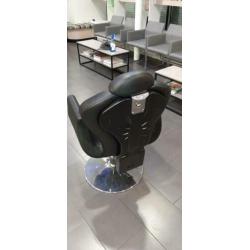2 Kappersstoelen