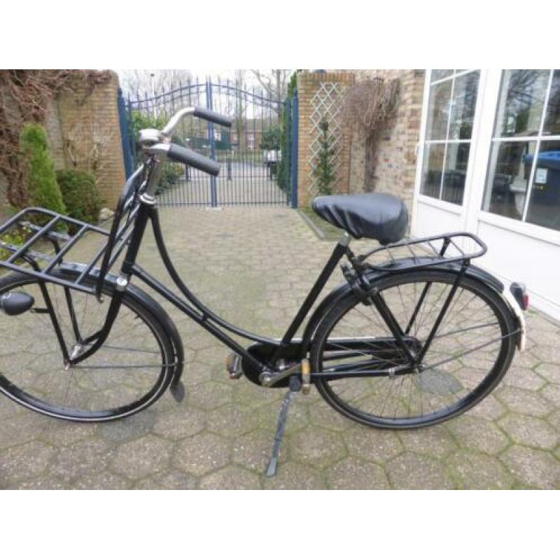 Omafiets Gazelle 28x11/2 met baggagerek voorop.