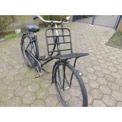 Omafiets Gazelle 28x11/2 met baggagerek voorop.
