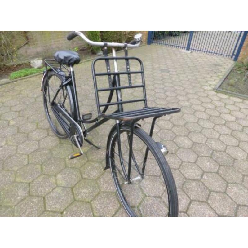Omafiets Gazelle 28x11/2 met baggagerek voorop.