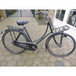 Omafiets Gazelle 28x11/2 met baggagerek voorop.