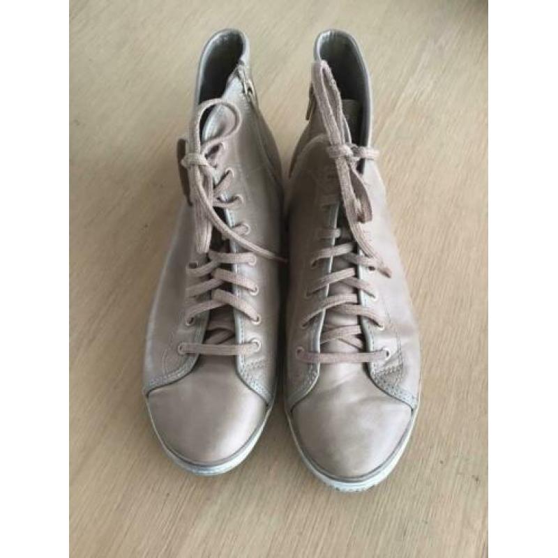 SCHOENEN van ESPRIT net 41