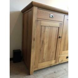 Dressoir / tv kast met inschuifdeuren en veel opbergruimte
