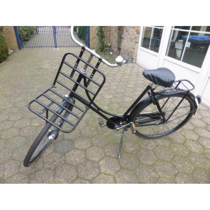 Omafiets Gazelle 28x11/2 met baggagerek voorop.