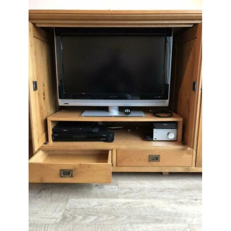 Dressoir / tv kast met inschuifdeuren en veel opbergruimte