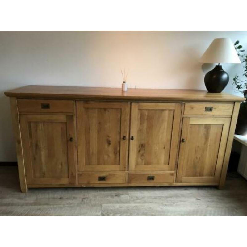 Dressoir / tv kast met inschuifdeuren en veel opbergruimte