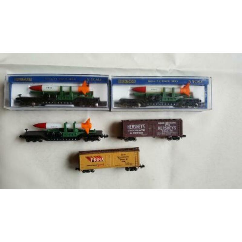 5 N-scale goederenwagons