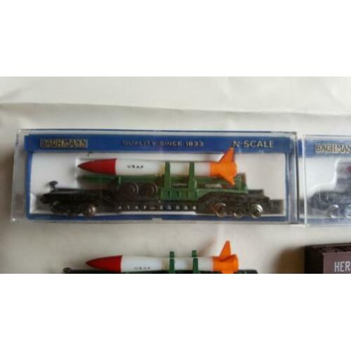 5 N-scale goederenwagons