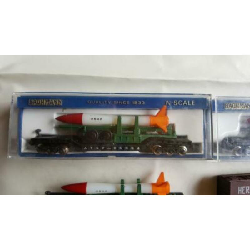 5 N-scale goederenwagons