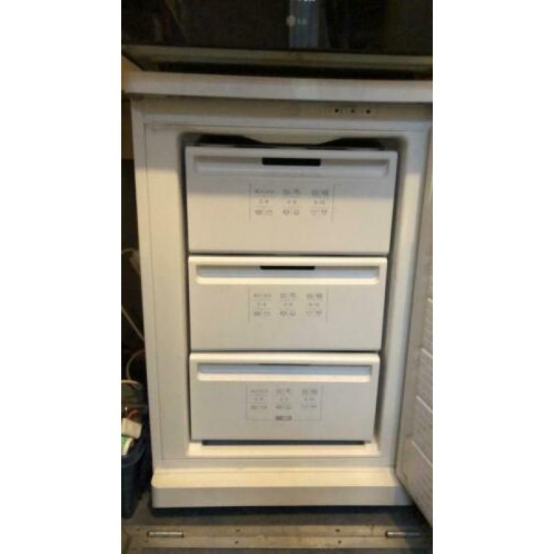 Bosch vriezer tafelmodel 82 liter 3 lades