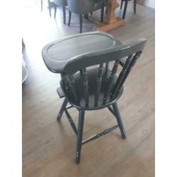 Ouderwetse grijze brocante kinderstoel