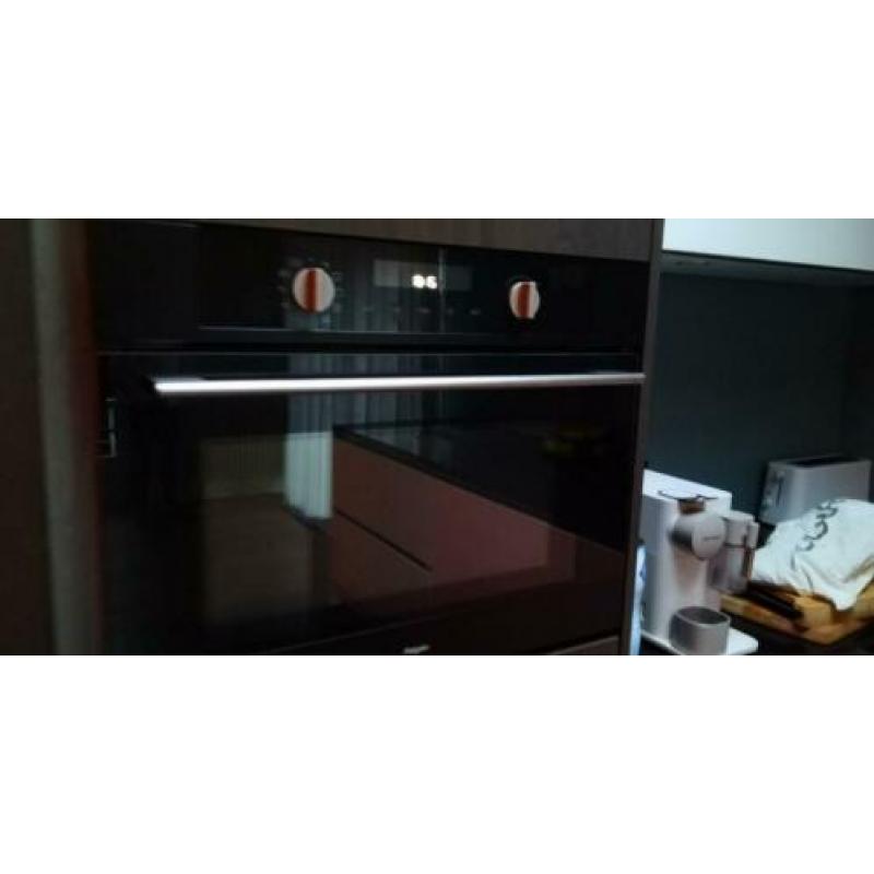 Te koop oven met glasschade