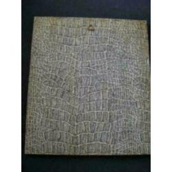 lijstje met geborduurde letter J 24 x 21 cm