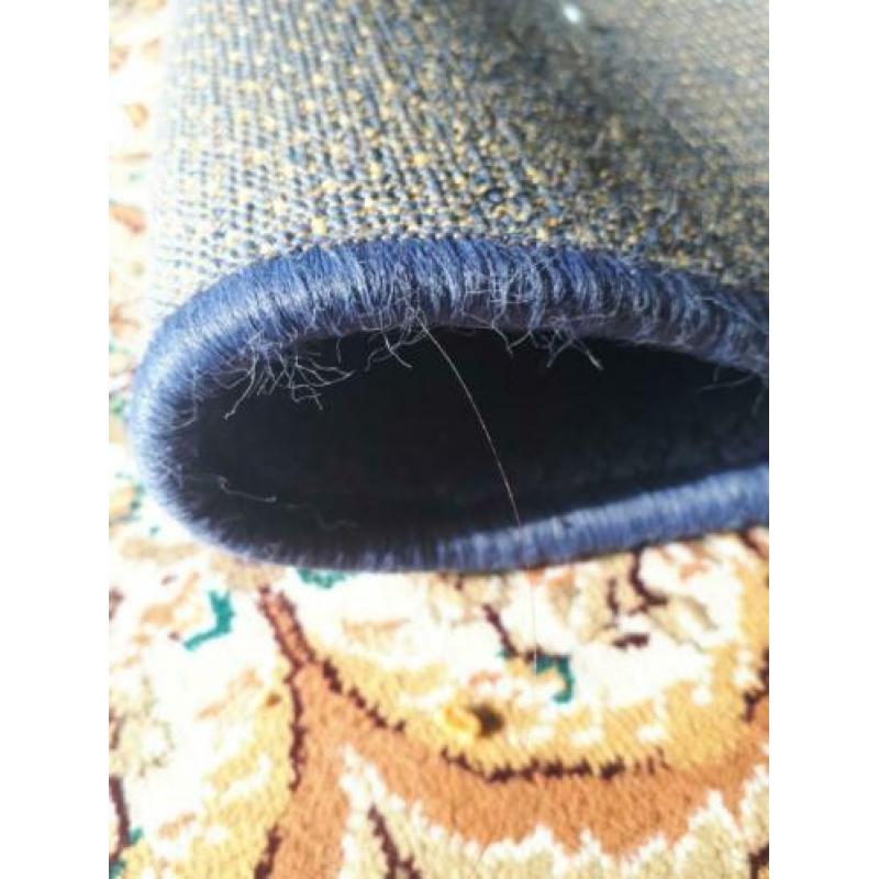 Blauw wit Tapijt met stipjes