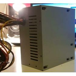 Suntek PW-330ATXE-12V stroomvoorziening