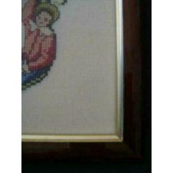 lijstje met geborduurde letter J 24 x 21 cm