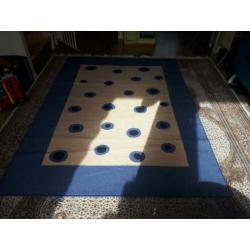 Blauw wit Tapijt met stipjes