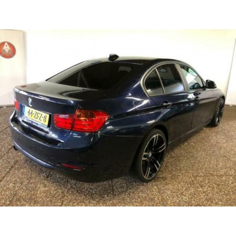 BMW 3-serie 320i High Executive | Groot navi | 19"LM | NL AU