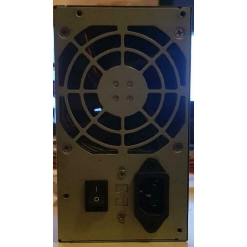 Suntek PW-330ATXE-12V stroomvoorziening