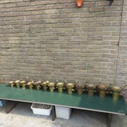 partij koperen vijzels en strijkijzers