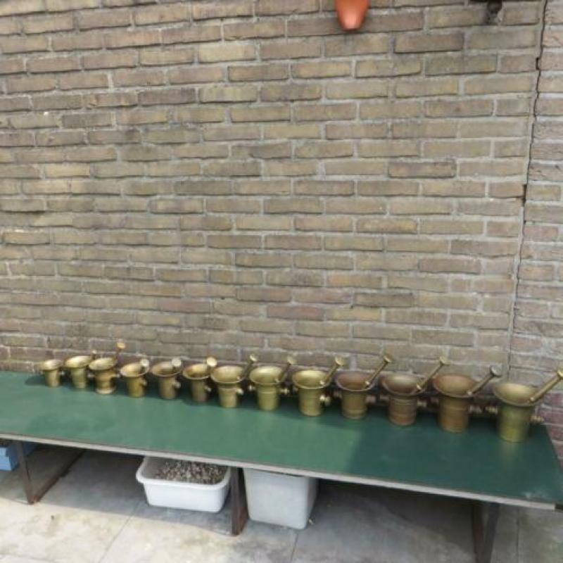 partij koperen vijzels en strijkijzers