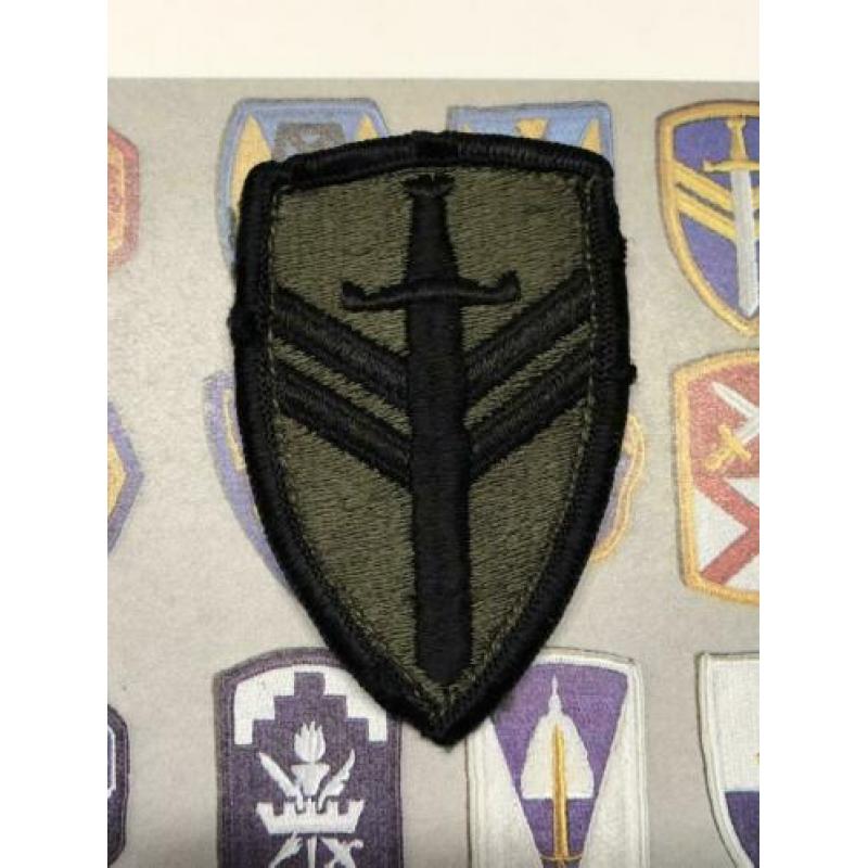 Uniform removed embleem