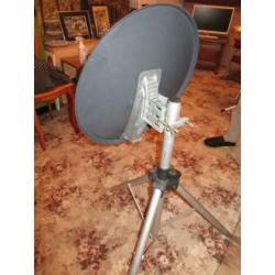 Triax schotelantenne op standaard