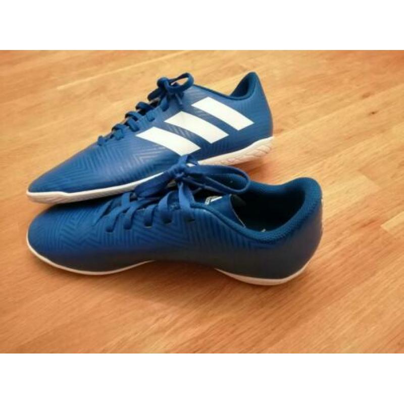 Blauwe Adidas gym/zaalschoenen