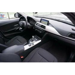 BMW 3-serie 320i High Executive | Groot navi | 19"LM | NL AU