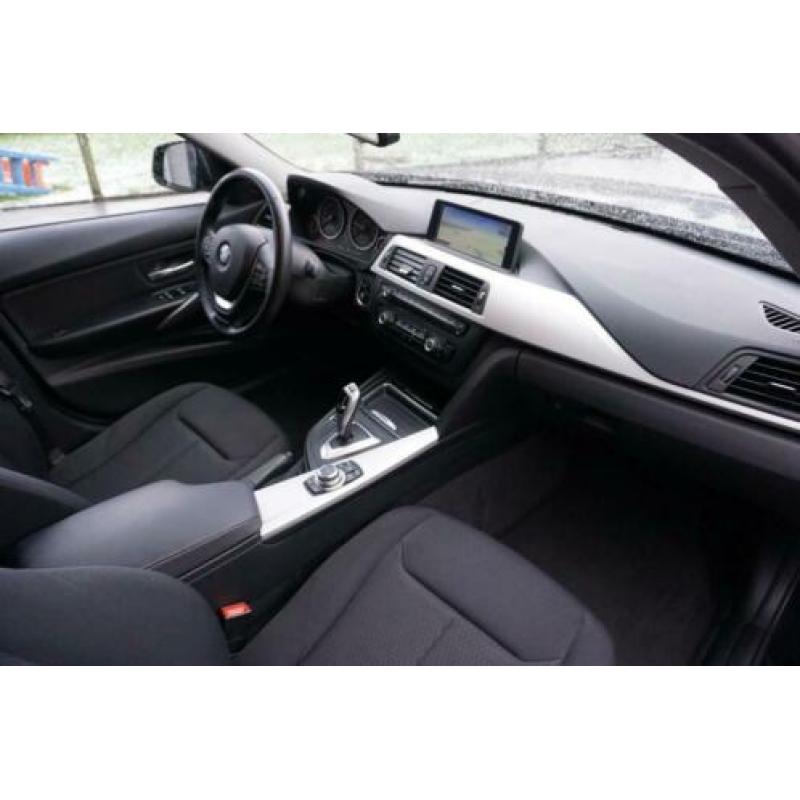 BMW 3-serie 320i High Executive | Groot navi | 19"LM | NL AU
